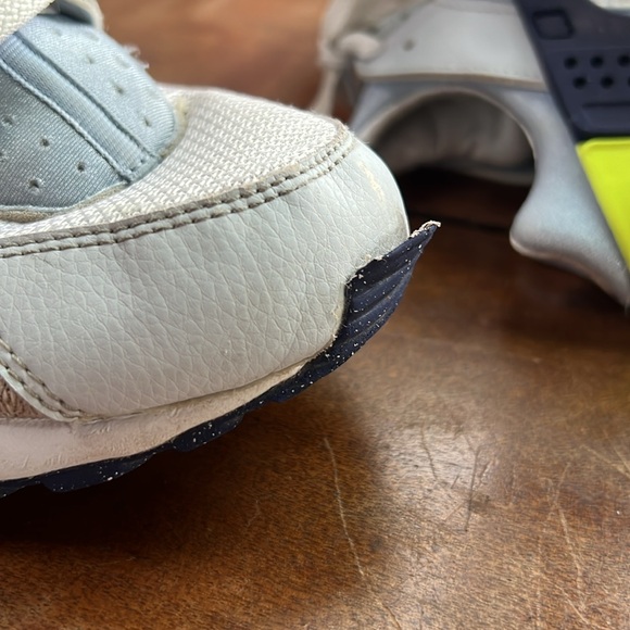 Nike Big Kids GS Huarache Run Shoes 7 Youth! Small flaw on the front. See pics. - Picture 9 of 9